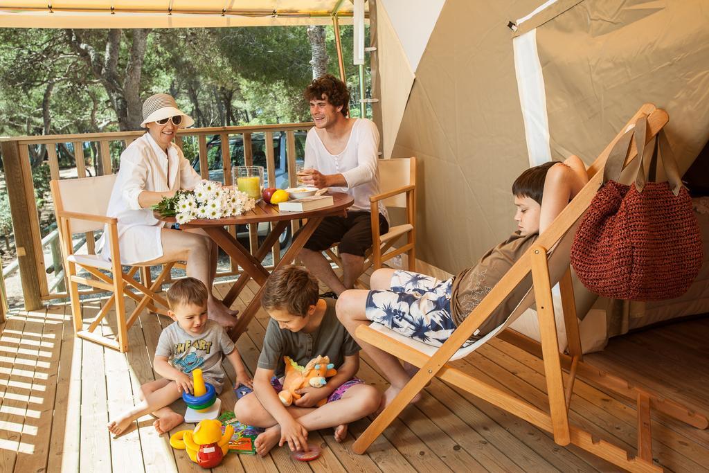 Camping Estival Torre De La Mora ตามาริต ภายนอก รูปภาพ